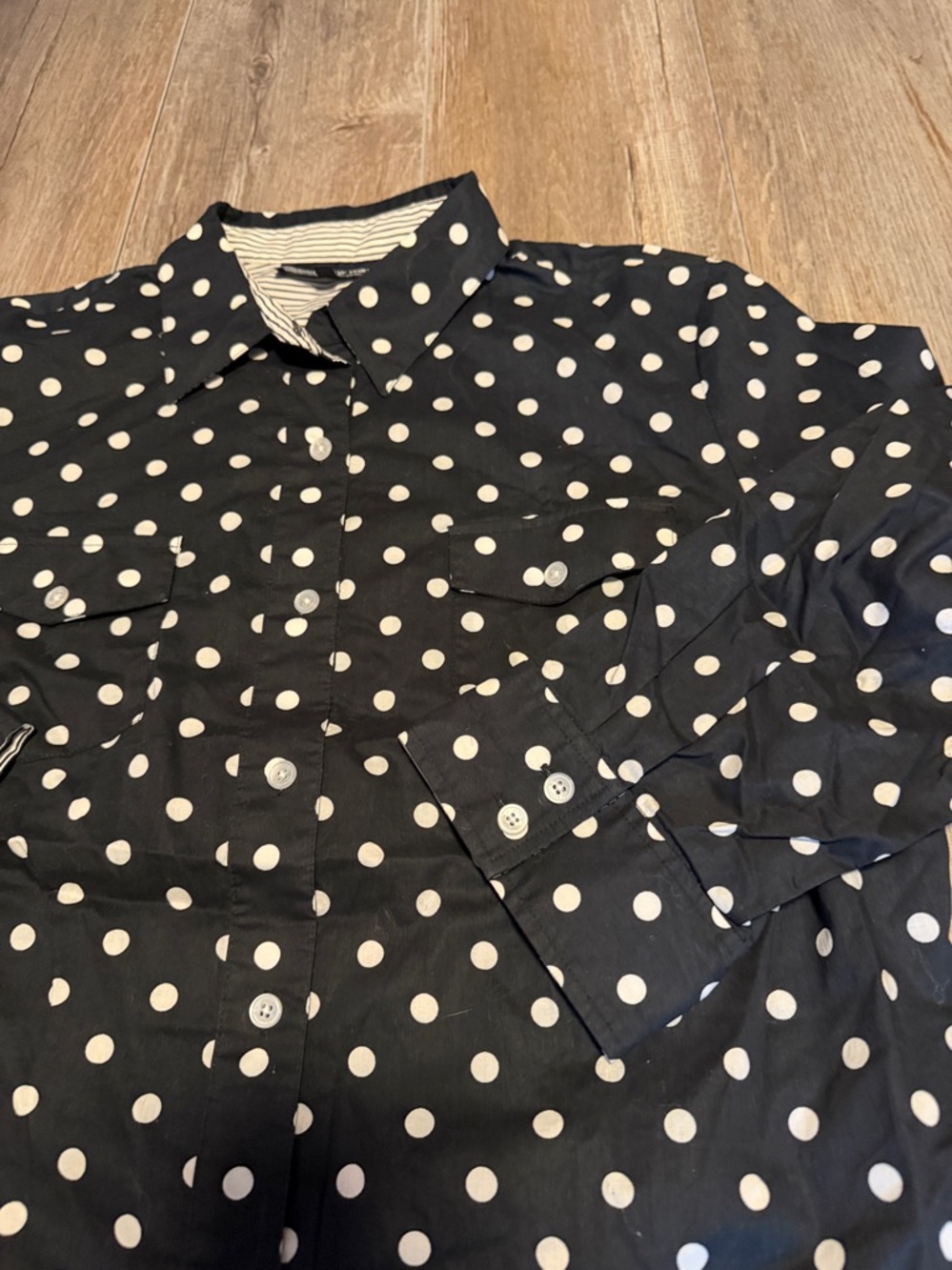 Women’s Jones New York Signature Black and White Polka Dot Long Sleeve Shirt - Picture 4 of 6